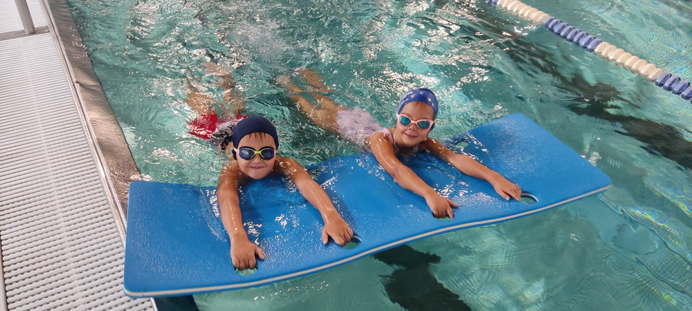 Nauka pływania na basenie