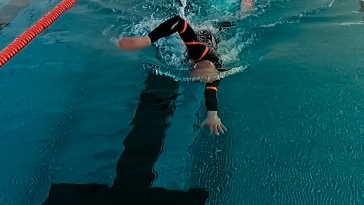 Wysoki łokieć w stylu dowolnym - kraul