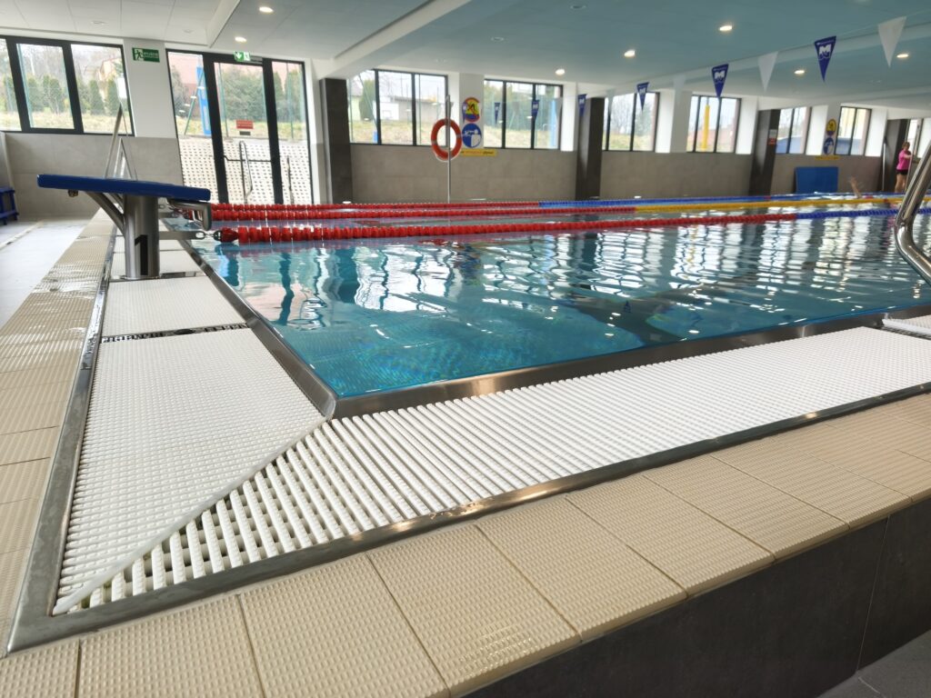 Nowy Wiśnicz - nowoczesny basen